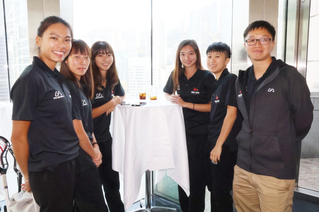 香港女子隊教練范德筠（右一），隊員有史卓妍（左起）、王本翹、林珈嘉、何旻蕊及鄭心悅。