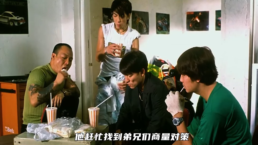 李璨琛早年也與劉德華合作拍過電影《龍在江湖》。