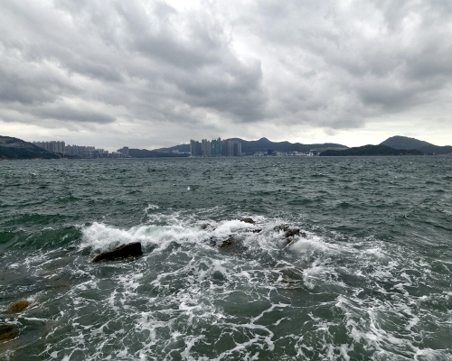 地下天文台指要觀察熱帶低氣壓會否為香港帶來更大的影響。資料圖片