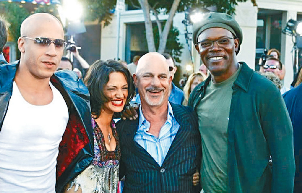 ■Asia(左二)指控洛高漢(右二)迷姦她。