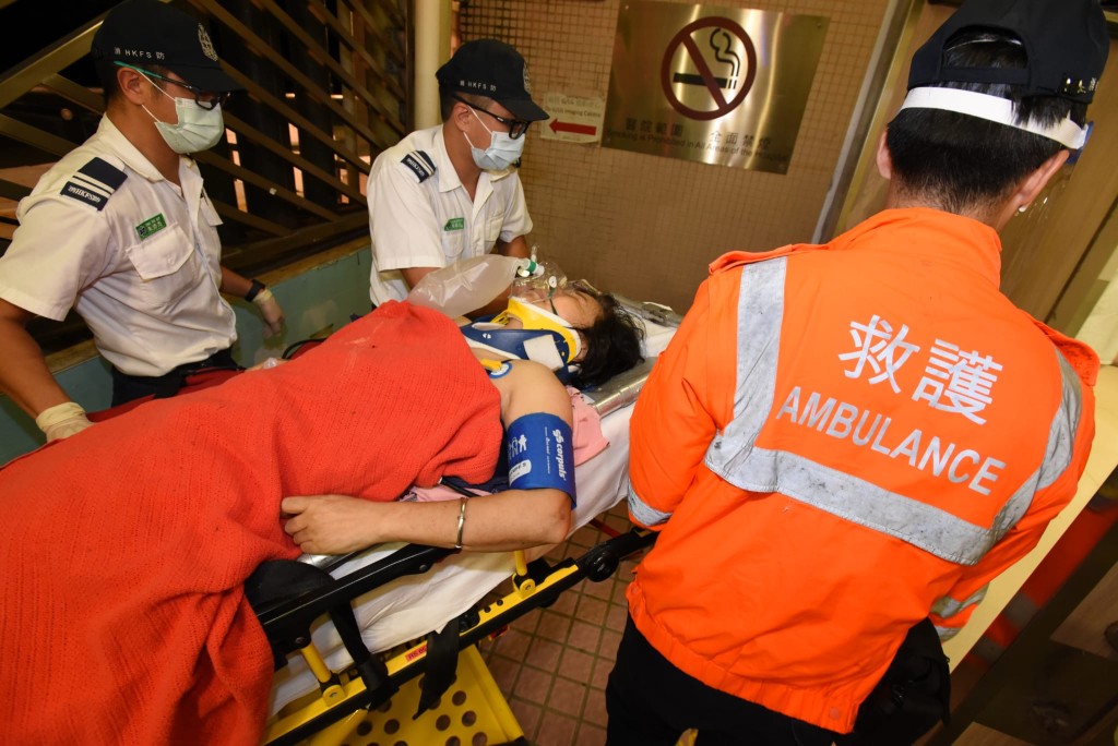 傷者由救護車送院治理。