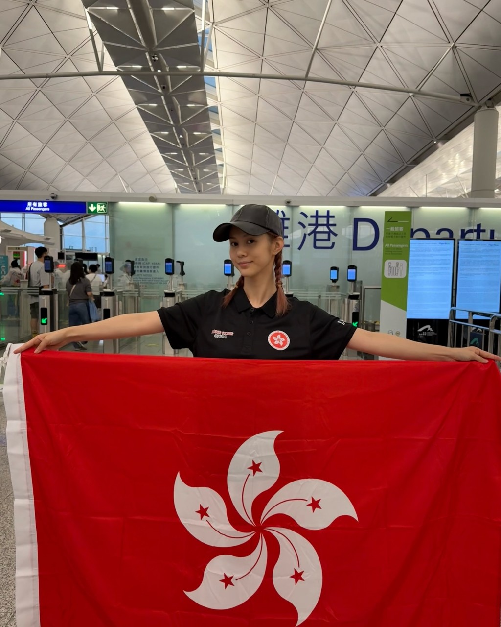 鄧月平在社交平台宣稱以香港跆拳道代表隊身份遠赴馬來西亞出賽。 鄧月平在社交平台宣稱以香港跆拳道代表隊身份遠赴馬來西亞出賽。