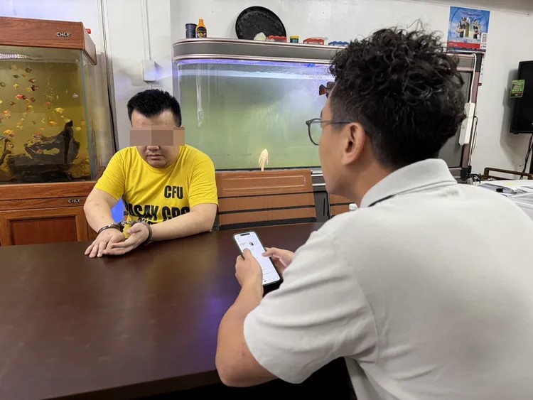 台灣官員核實後,確認疑兇所持的是網購假護照。中央社 台灣官員核實後,確認疑兇所持的是網購假護照。中央社