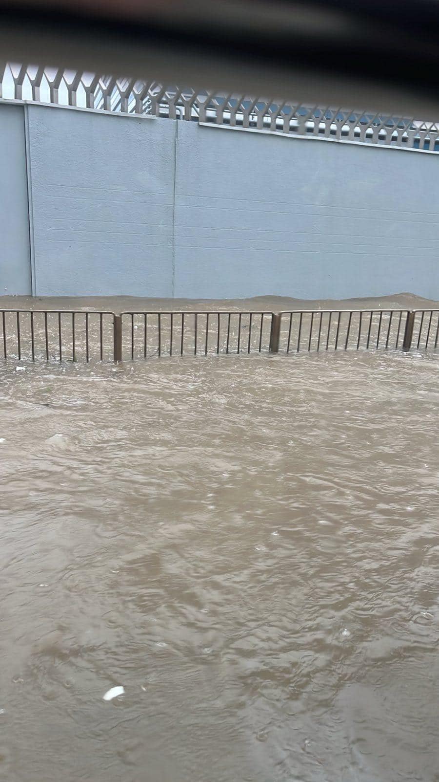 將軍澳出現嚴重水浸。香港突發事故報料區FB圖片