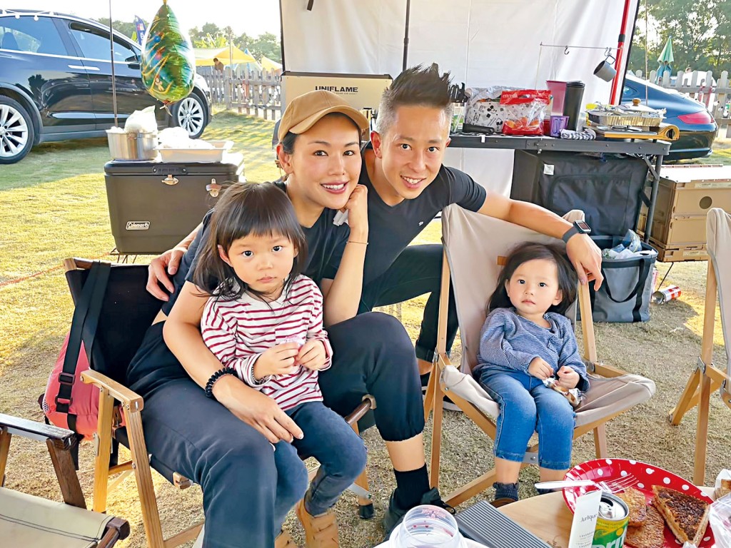 何嘉莉的細女（右1）曾連續三日高燒。