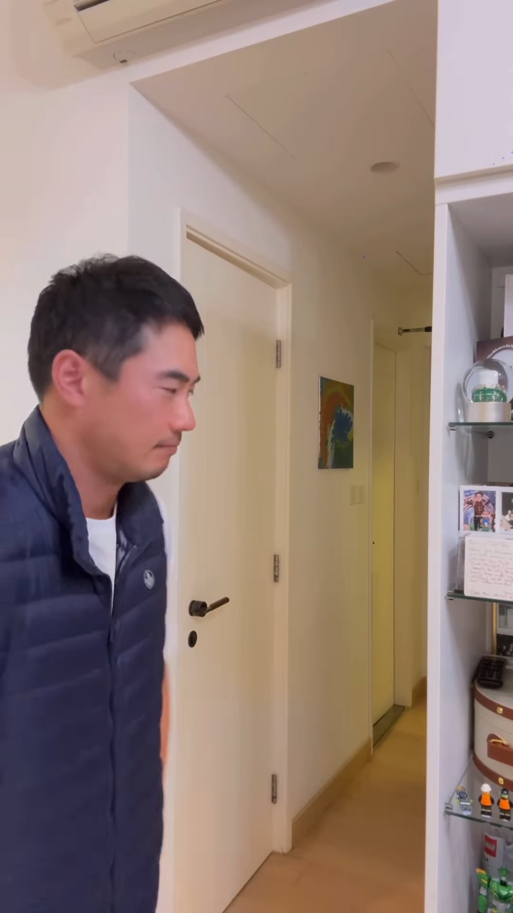 不過,這其實只是兩夫妻拍片的戲劇效果,網民更大讚翟志榮的表情搞笑,而且演技不錯。 不過,這其實只是兩夫妻拍片的戲劇效果,網民更大讚翟志榮的表情搞笑,而且演技不錯。