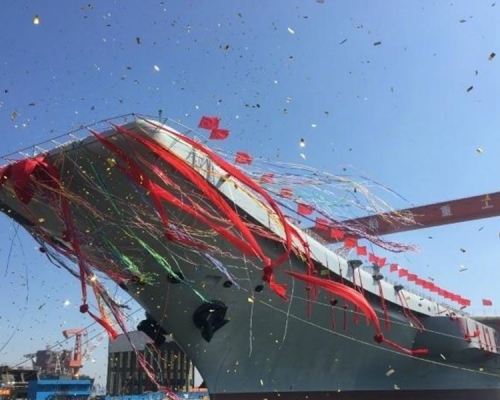 中國有兩艘航空母艦，今早第一首國產航母下水。