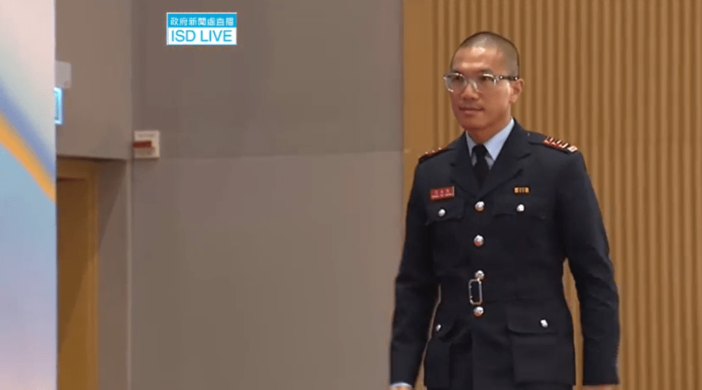 黄海强2023年参与土耳其地震救灾行动，获行政长官李家超表扬。政府新闻处片段截图