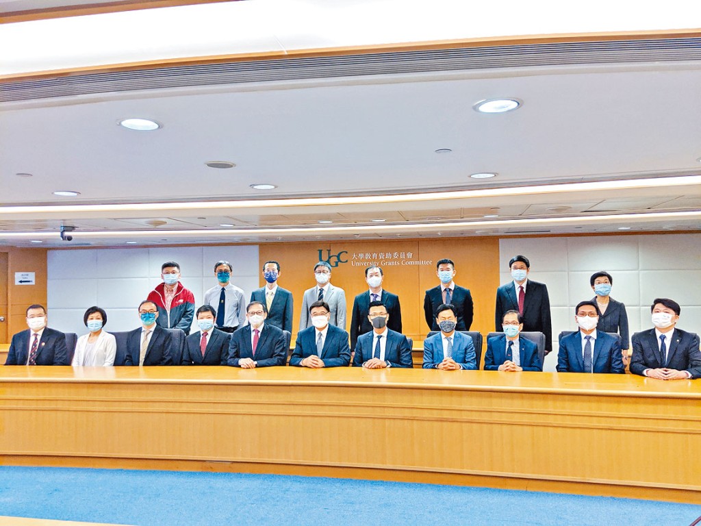 研資局今年共批三億六百四十萬元資助八個研究項目,主席黃玉山表示新一輪計畫將接受報名,本月稍後公布詳情。