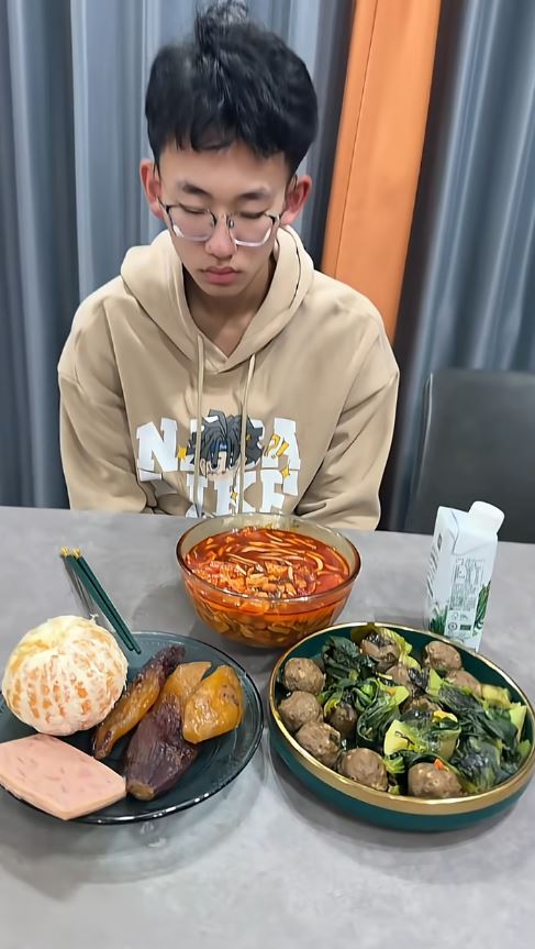 寧波人妻麗萍為16歲兒子每朝準備的極豐盛早餐。抖音