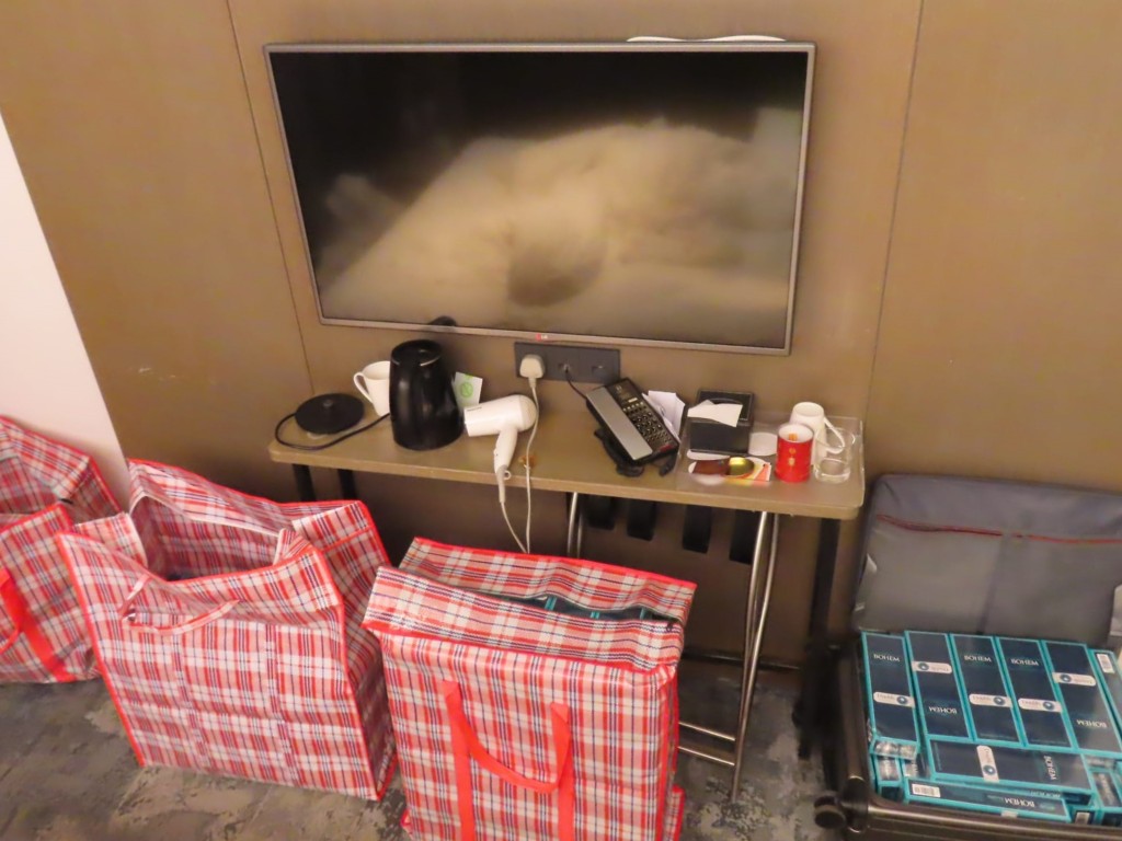 酒店房間淪為私煙倉庫。海關圖片