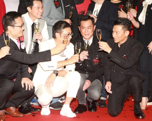 古天樂(右二)、苗僑偉(左二)、劉德華(右一)。
