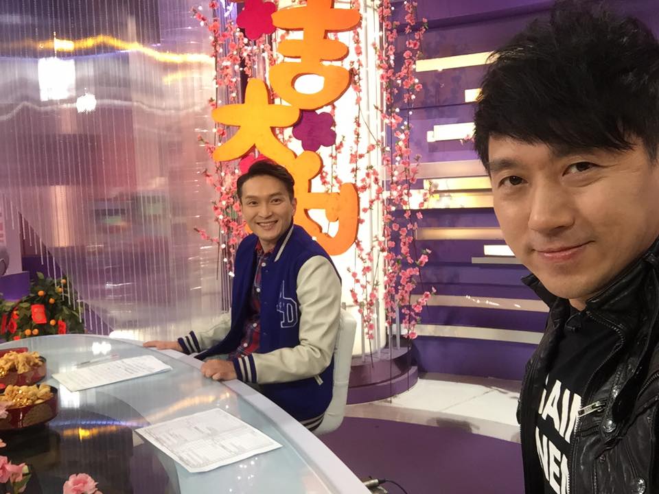 秦啟維曾任TVB娛樂台主播。