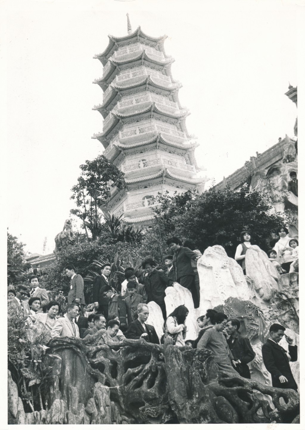 1972年的萬金油花園，圖中是白色7層高呈六角的「虎塔」。資料圖片