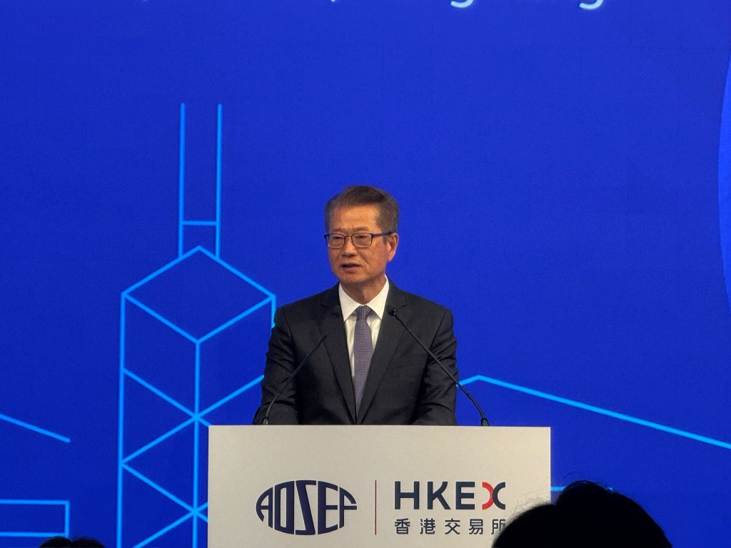财政司司长陈茂波表示，目前正面临一个问题，亚洲的交易所如何从彼此竞争，转变为同一网络平台。