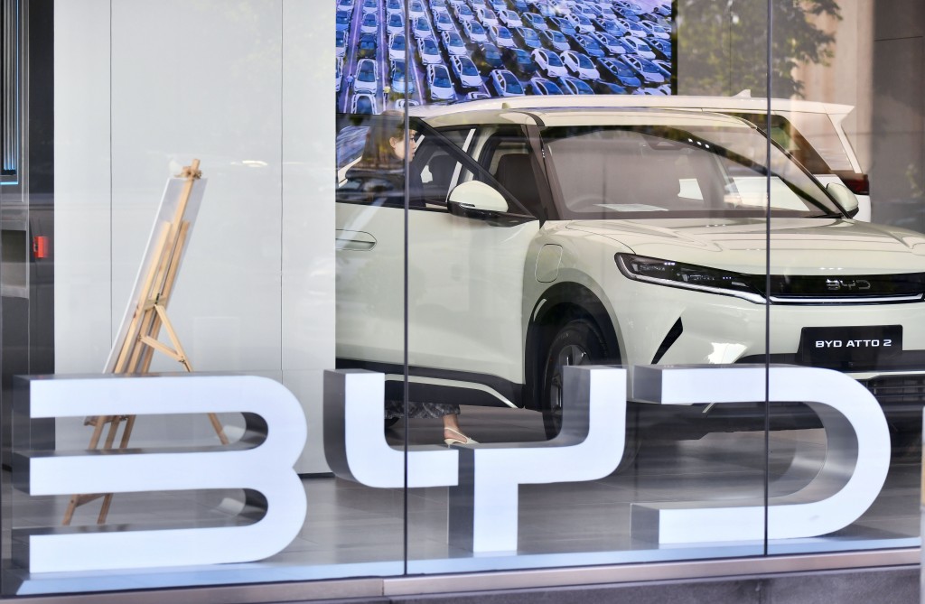 寬減稅項方面，2023年計劃下的首次登記稅寬減總額達73.9億元，為實施以來最高。