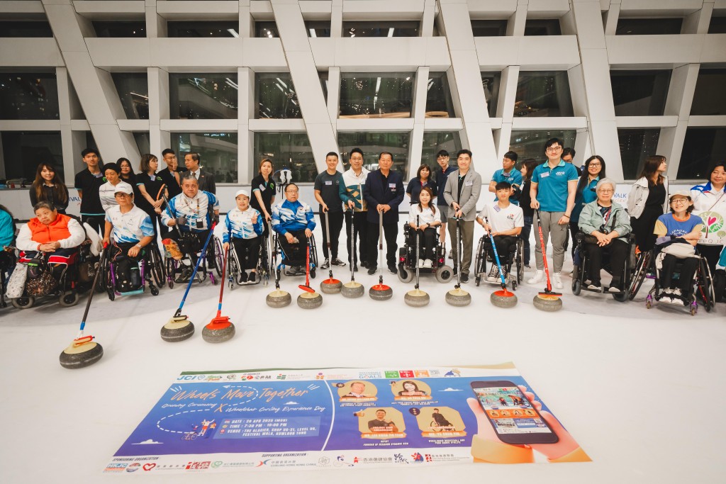 美『輪』美『玩』社區發展計劃,以別開生面的冰壺進行啟動禮。公關圖片 美『輪』美『玩』社區發展計劃,以別開生面的冰壺進行啟動禮。公關圖片
