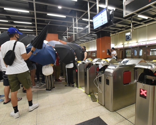 目前仍有11個車站關閉。資料圖片