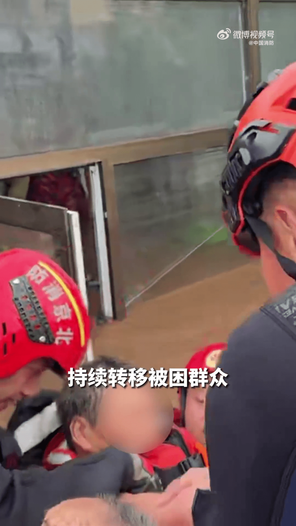 北京密雲區一養老院被水淹,消防緊急救援48人。 中國消防 北京密雲區一養老院被水淹,消防緊急救援48人。 中國消防