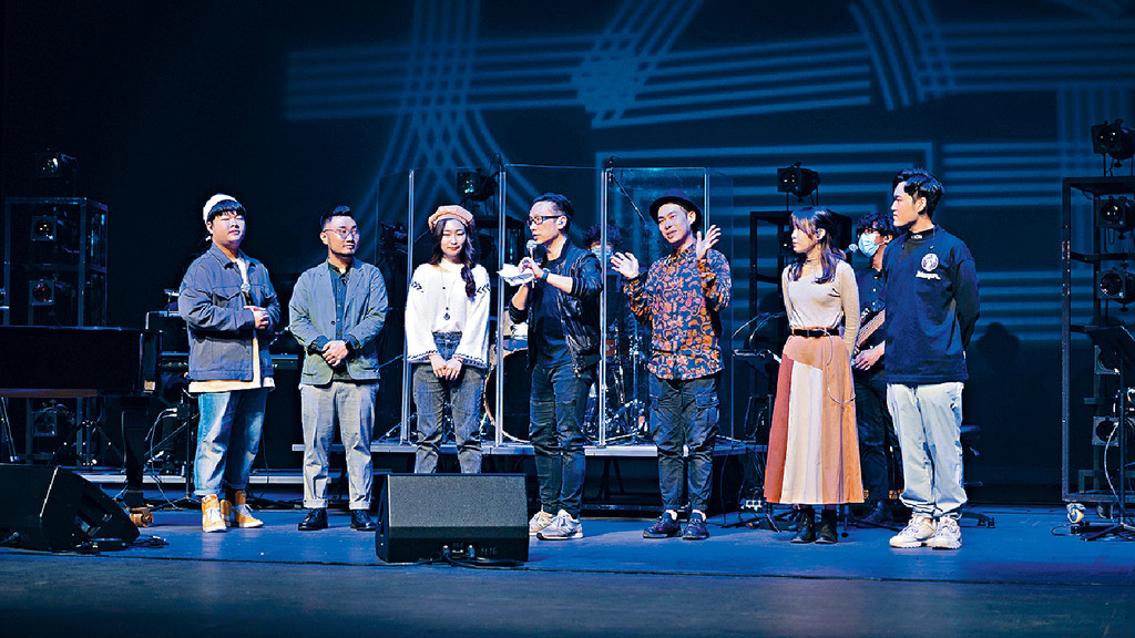 ■趙增熹(右四) 帶同旗下一班唱作人在「香港周2021@廣州」進行HK POP 2.021網上音樂會。