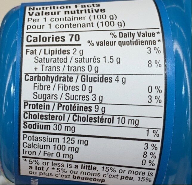 圖中乳酪營養標標籤顯示每100克含糖3克，但蛋白質有9克，相對較健康。