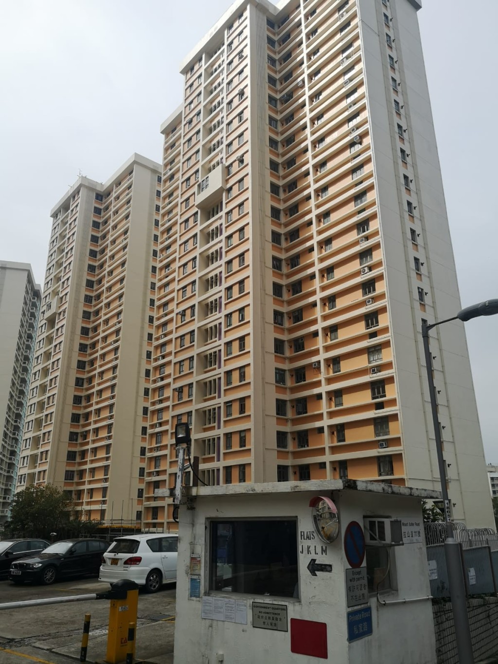 曾蔭權返回畢拉山道宿舍。 梁國峰攝