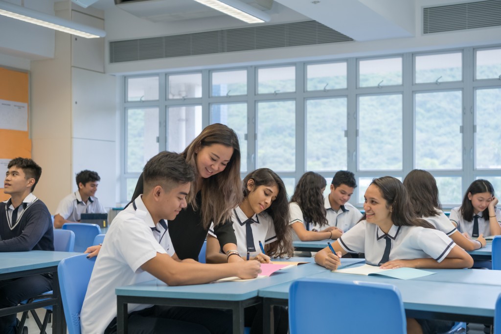 港青基信书院是其中一所有开办非本地课程的直资学校。