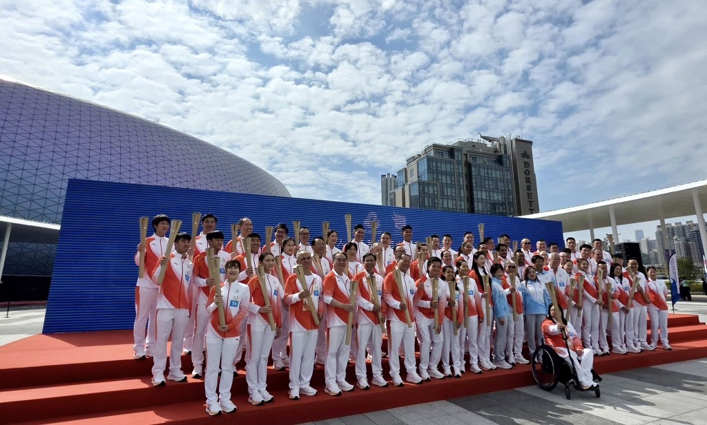 她指，火炬傳遞從添馬政府總部到啟德體育園，順利完成後，火炬手們都非常雀躍。