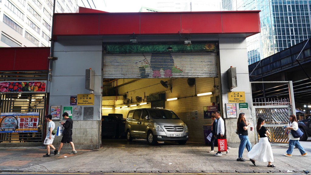 尖沙咀海防道垃圾站外遭縱火 警拘54歲婦人。資料圖片