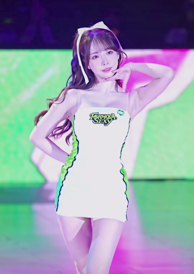 前AV天后三上悠亞昨日以台灣職籃福爾摩沙夢想家隊的啦啦隊成員身份，登場為球隊應援。