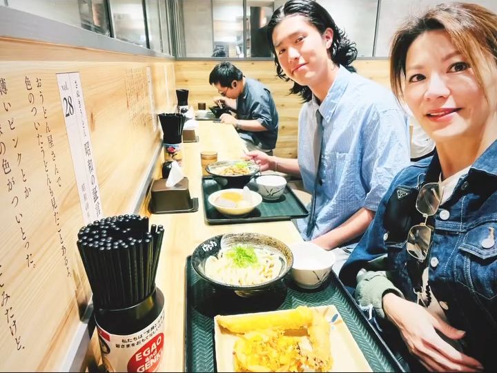 康子妮大仔林寶的一頭長髮保留多時。