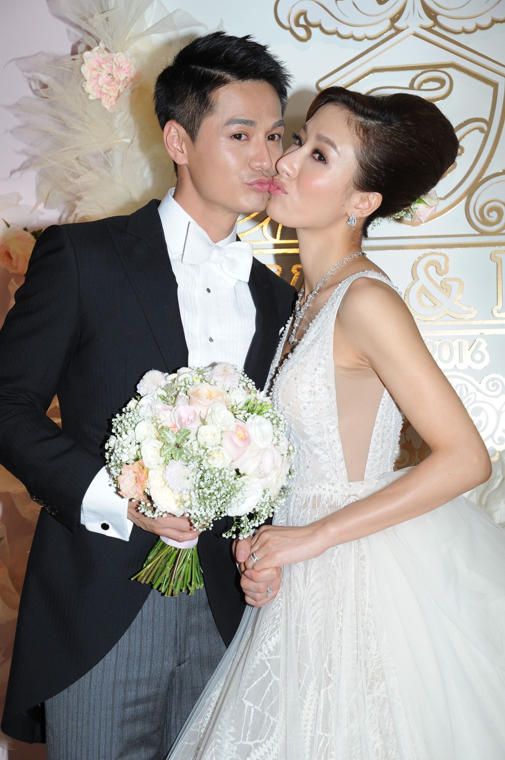 杨茜尧与罗子溢在五星级酒店举行婚宴。