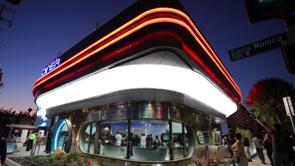 特斯拉餐廳（Tesla Diner）設計充滿科幻感。 路透社