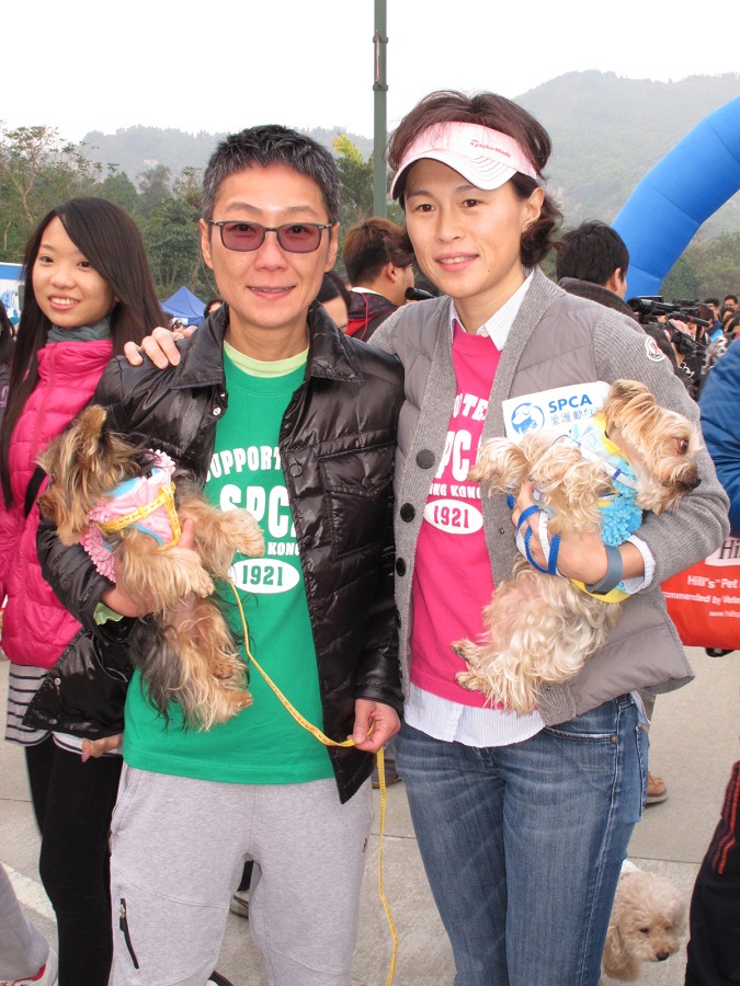 兩人不時帶同狗狗出席活動。