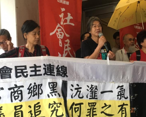 梁國雄抵達上訴庭外。劉曉曦攝