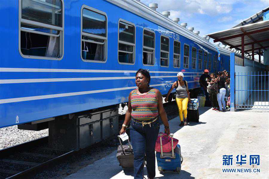 古巴采用中国制造的火车。新华社