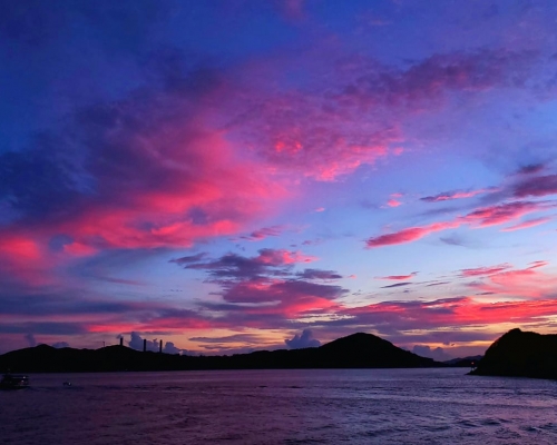市民在鸭脷洲拍摄天空。群组「社区天气观测计划CWOS」网民Yiu-hung Chiu图片