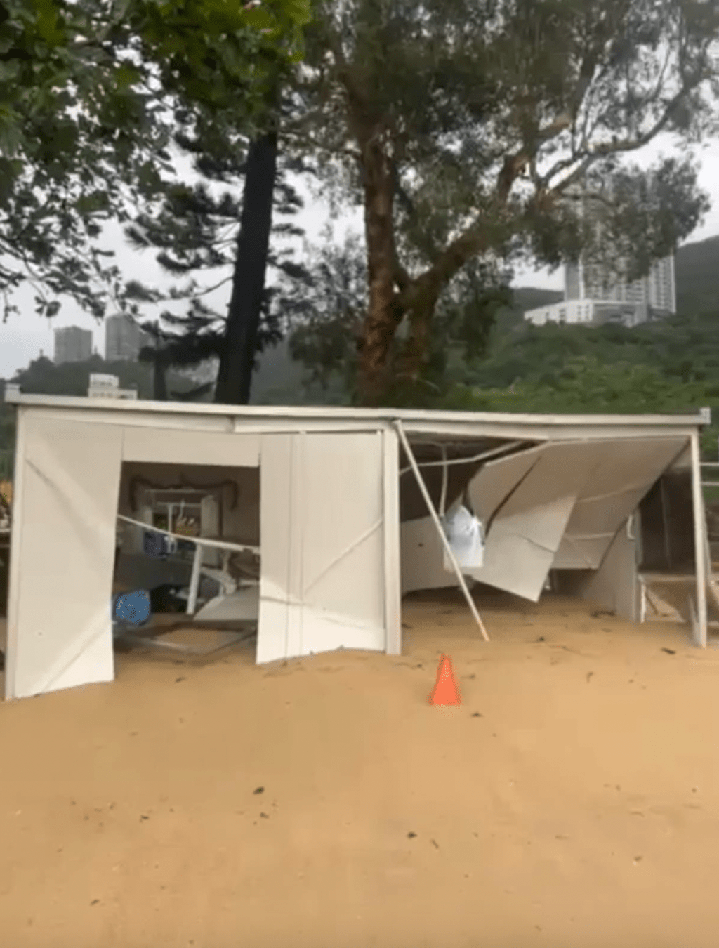 清水灣二灘遭颱風樺加沙重創。港九拯溺總會fb