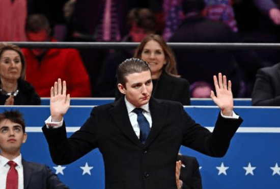 案件意外曝光巴倫透過社交平台越洋「識女仔」。法新社 案件意外曝光巴倫透過社交平台越洋「識女仔」。法新社