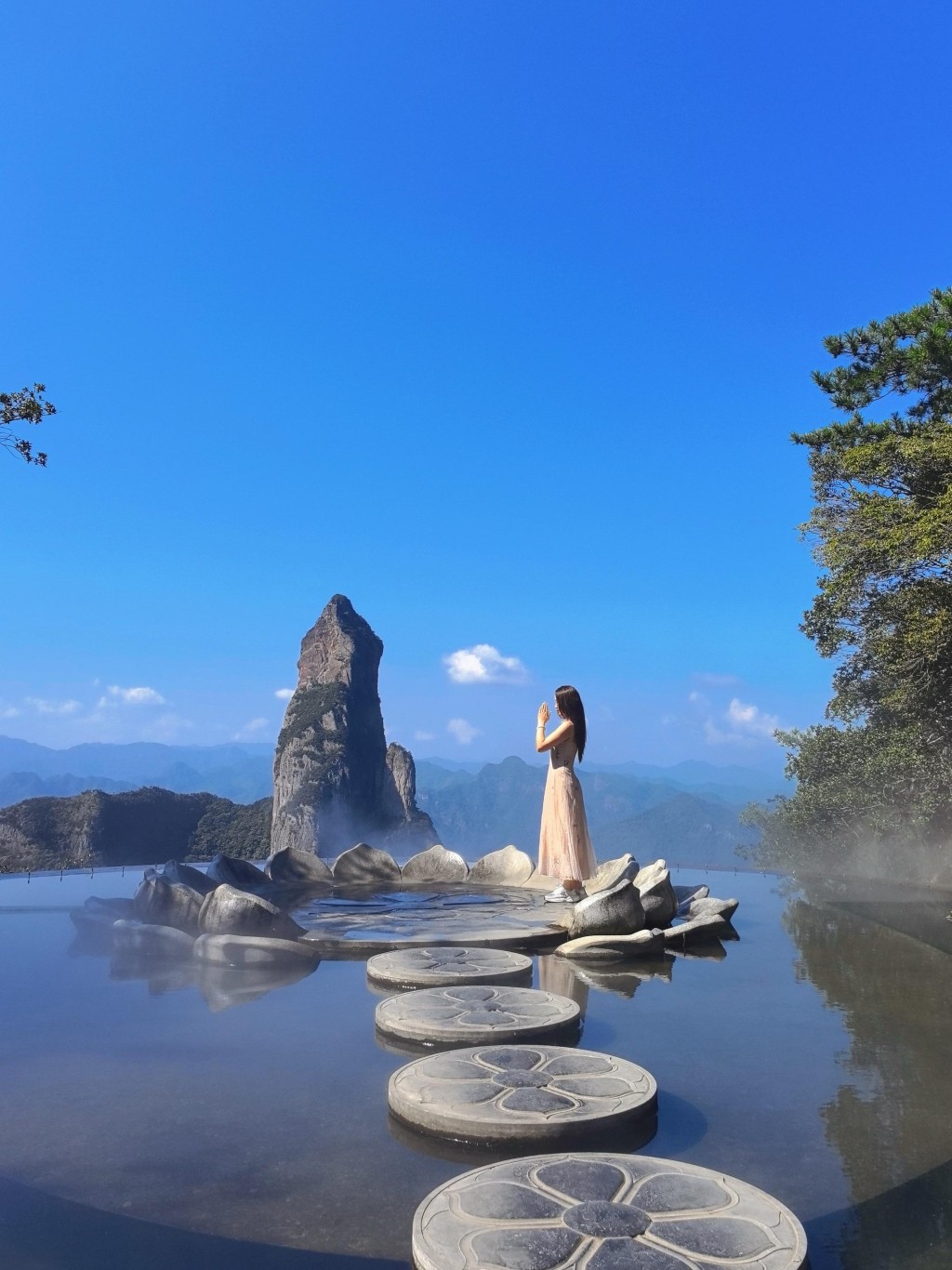 朱女士在景區隨手拍攝的短片,意外讓她贏得價值30萬人民幣的汽車。抖音 朱女士在景區隨手拍攝的短片,意外讓她贏得價值30萬人民幣的汽車。抖音