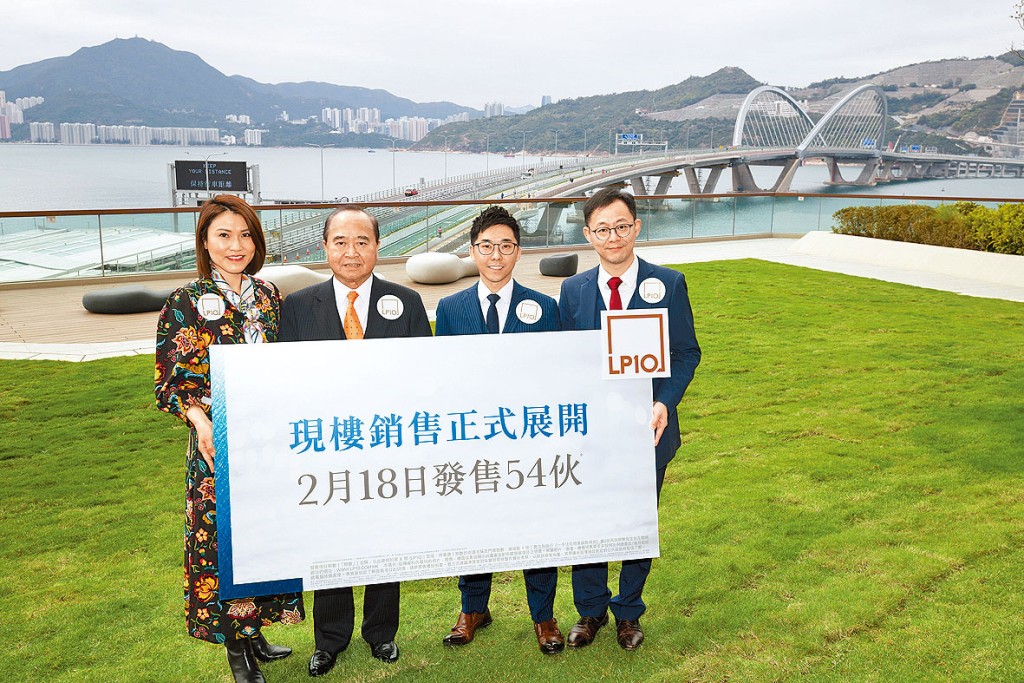 南豐許謙讓(右3)指,LP10落實本周六銷售54伙。