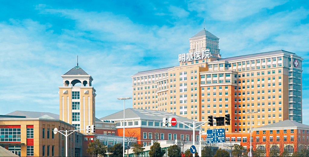 有基石投資者助陣的明基醫院暗盤潛水，於三大暗盤場跌24%至25.4%。