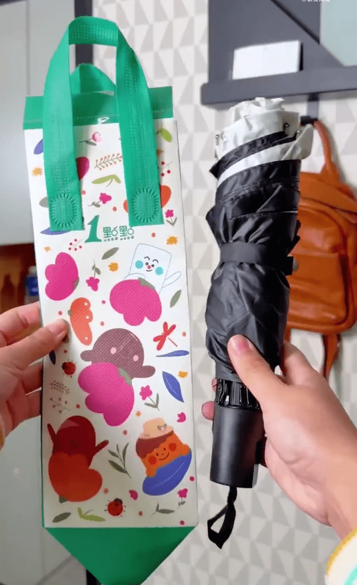 网民列出奶茶外卖袋的用处。