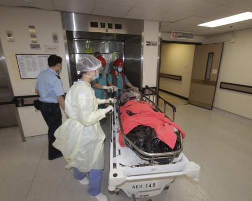 女死者送往東區醫院。