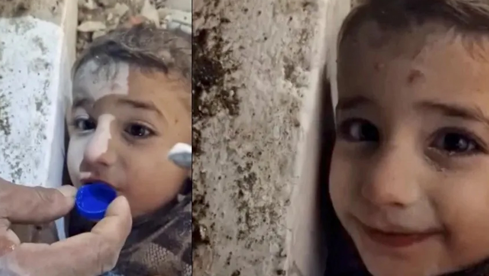  土耳其地震中受困瓦砾堆45小时，男童喝第一口水露坚强微笑。
