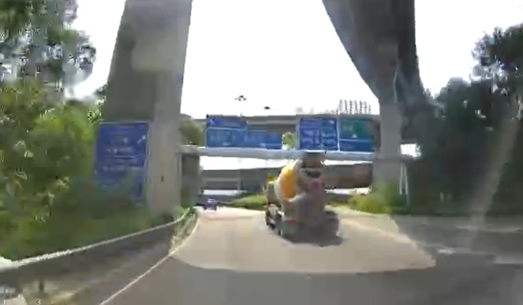 田螺車正常行駛。fb截圖