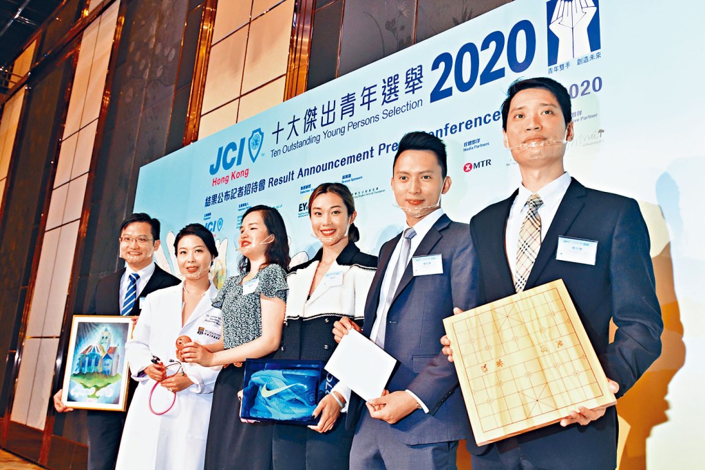 「十大傑青」結果出爐,今年有七人當選。左起:吳家榮、曹蘊怡、蕭凱恩、歐凱淳、陳栢熹、周世傑。