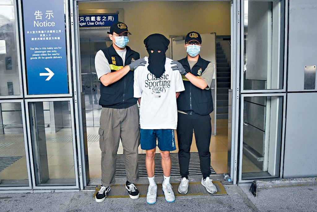抵港的21歲非本地男學生涉嫌販毒被海關拘捕。
