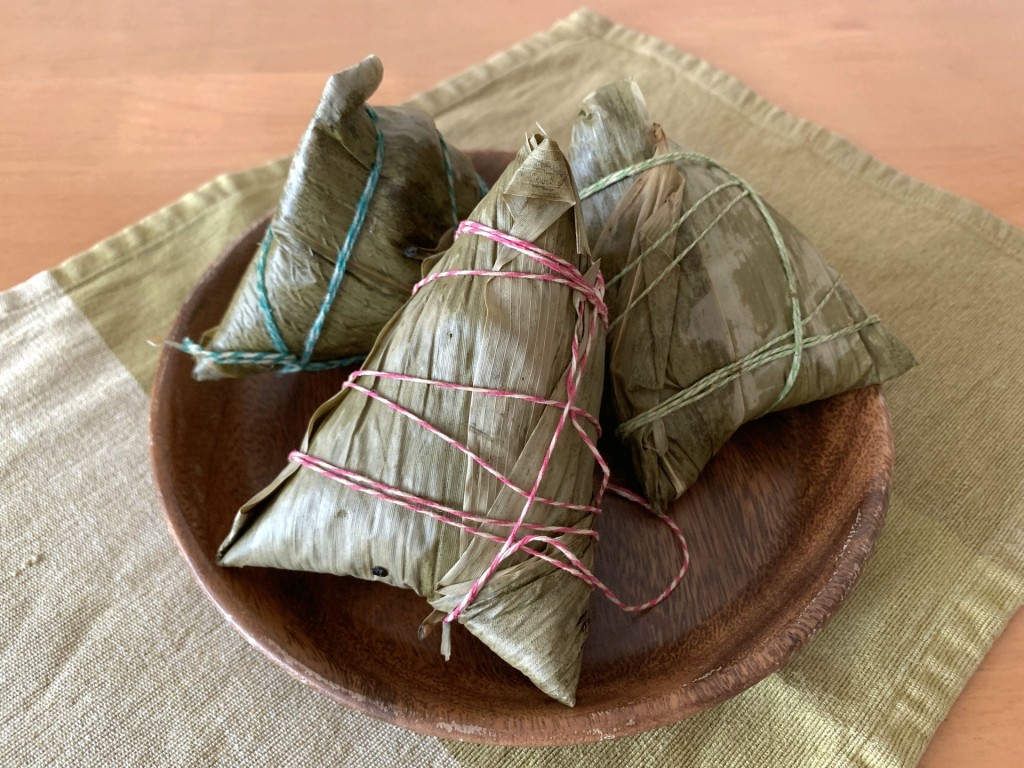 端午糭主要由糯米製成，性質黏膩，對腸胃發育尚未完全的小朋友或是消化力漸降的長輩來說，是非常難以消化的食物，會加重脾胃的負擔。（圖片來源：PhotoAC）