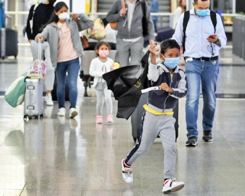 陳肇始以「爆發性」來形容疫情在世界不同國家及地區迅速蔓延的速度。